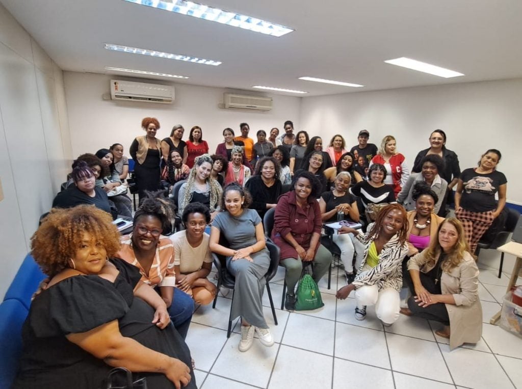 Preta Brasileira e Sebrae fortalecem empreendedorismo trancista em São Paulo