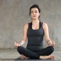 5 posturas de ioga para melhorar a saúde sexual feminina