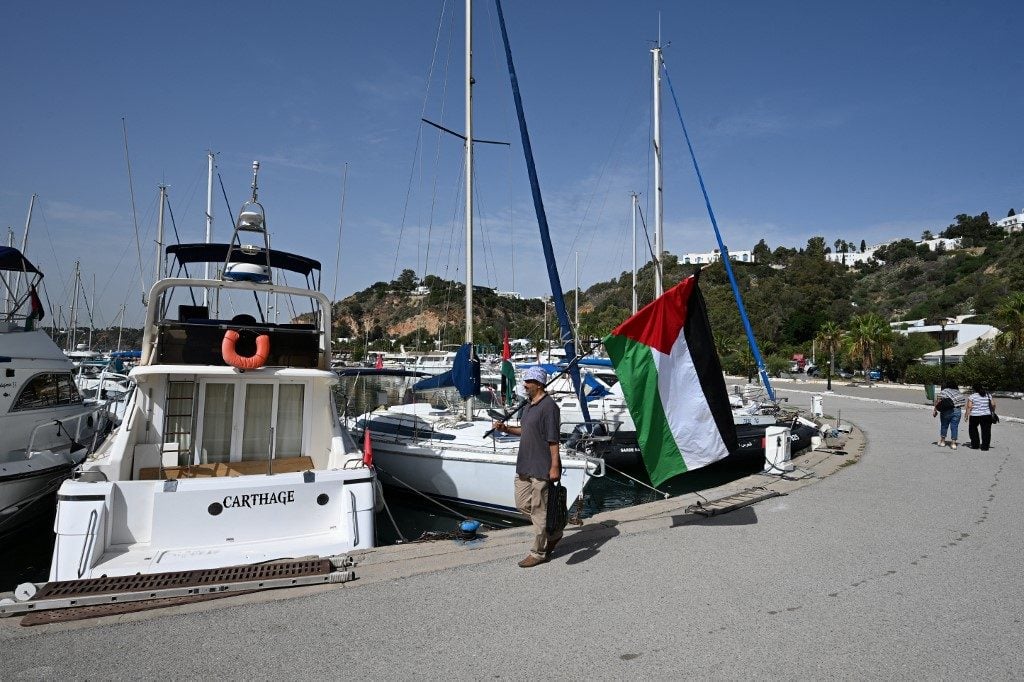 Flotilha com ajuda para Gaza diz que outro de seus barcos foi atacado por suposto drone