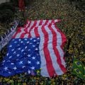 Deputados acionam a PF para saber se bandeira dos EUA em ato bolsonarista veio da NFL