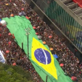 Em resposta a Bolsonaro, ato contra anistia em São Paulo tem bandeira gigante do Brasil