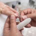7 riscos de roer as unhas e como parar com esse hábito