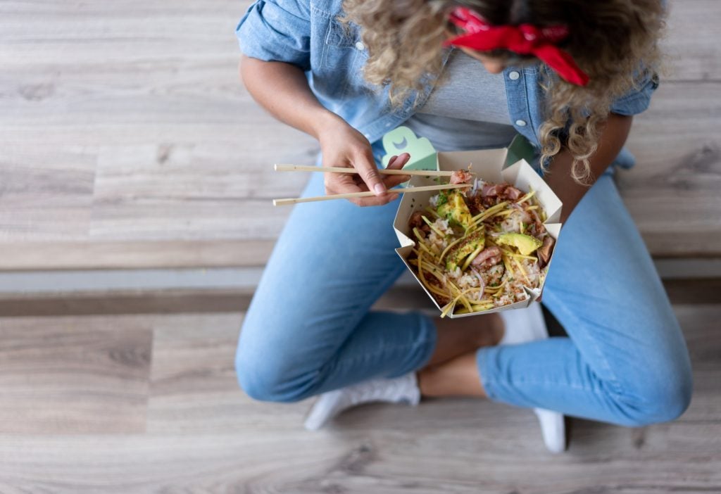Comida asiática no delivery atrai investidores e amplia mercado de franquias
