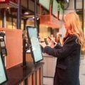 Pesquisa mostra que 60% dos consumidores prefere comprar sem contato com vendedor
