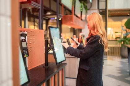 Pesquisa mostra que 60% dos consumidores prefere comprar sem contato com vendedor