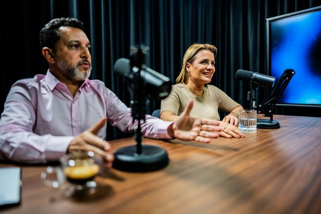 Agência lança serviço de podcasts com foco em autoridade e visibilidade digital