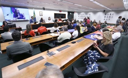 Projeto que proíbe nomear condenados por racismo em concursos públicos avança na Câmara