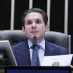 Motta marca votação da urgência de projeto que proíbe cobrança por bagagem de mão