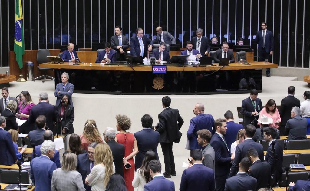 Câmara pode votar nesta quinta o projeto que exclui gastos temporários em educação do Arcabouço Fiscal