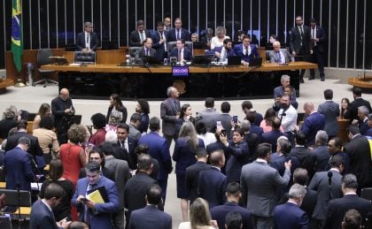 Câmara aprova a toque de caixa urgência para o projeto de anistia