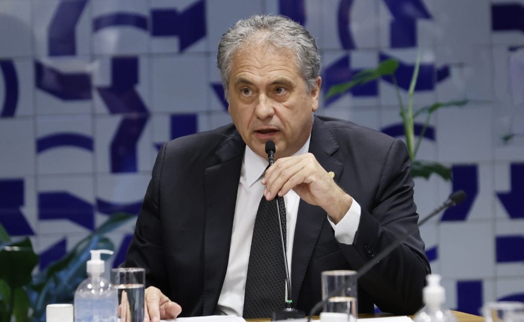 Votação da MP alternativa ao IOF é adiada após impasse