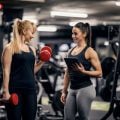 6 dicas para mulheres iniciantes no treino de força e na musculação