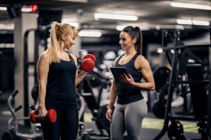 6 dicas para mulheres iniciantes no treino de força e na musculação