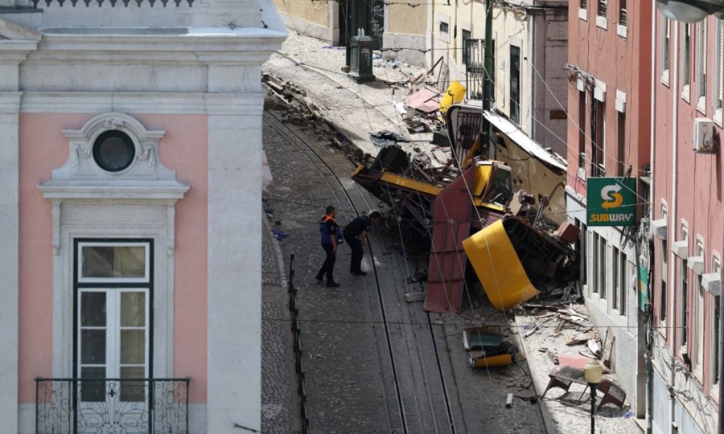 Polícia portuguesa divulga nacionalidades de mortos no acidente com o Elevador da Glória em Lisboa