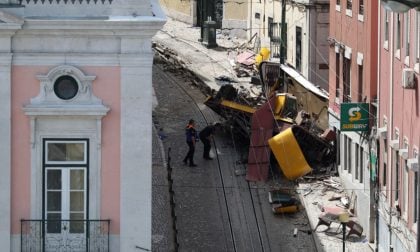 Polícia portuguesa divulga nacionalidades de mortos no acidente com o Elevador da Glória em Lisboa