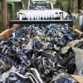 Reciclagem é UMA das soluções para o resíduo têxtil — mas a moda insiste em tratá-la como a única