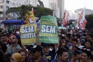 O bafo das ruas e das redes no cangote do Congresso