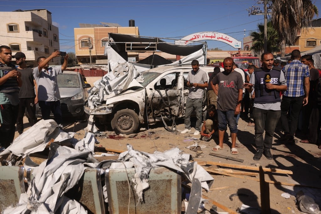 Israel bombardeia Gaza; Hamas continua examinando plano de paz de Trump