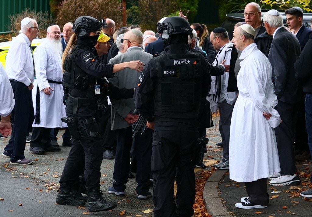 Ataque em sinagoga na Inglaterra deixa mortos e feridos durante feriado judaico de Yom Kippur