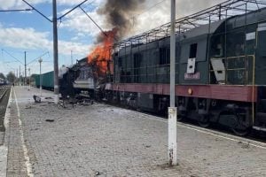 Ataque russo à estação de trem fere ao menos 30 na Ucrânia, diz Zelensky