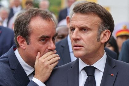 Por que o governo da França caiu e o que acontece agora
