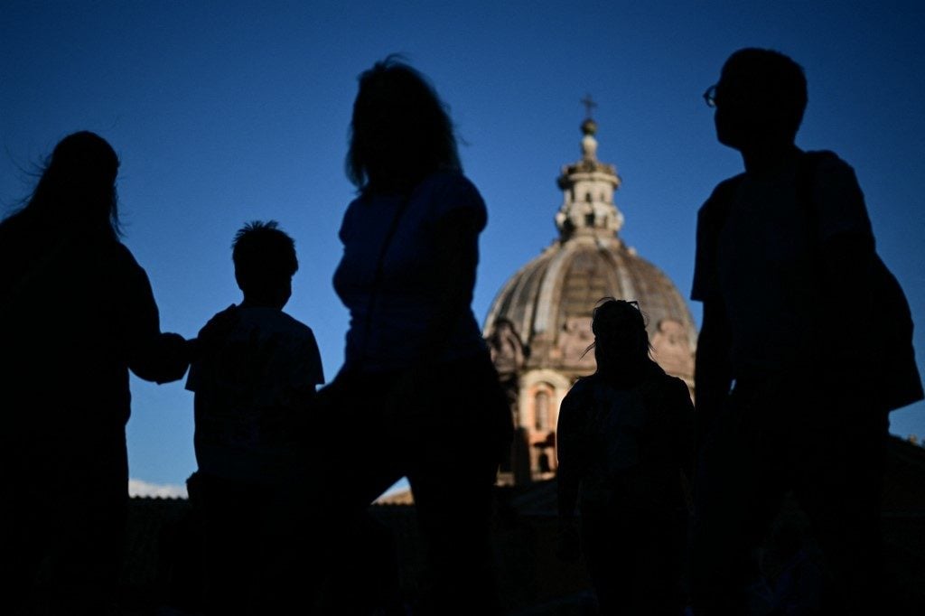 Igreja negligencia vítimas de abuso, afirma comissão do Vaticano