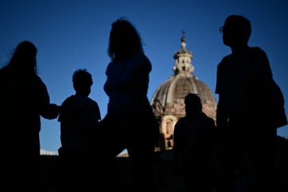 Igreja negligencia vítimas de abuso, afirma comissão do Vaticano