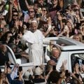 Papa prioriza amor aos pobres em sua primeira exortação apostólica