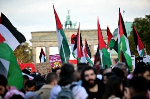 Palestinos retornam à devastada Cidade de Gaza