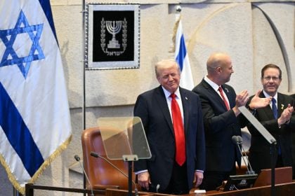‘Guerra acabou’, diz Trump ao chegar a Israel