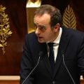 Primeiro-ministro da França sugere suspender reforma da previdência para superar crise política