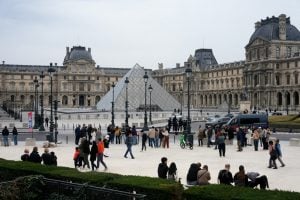 O que se sabe sobre o roubo de joias no Museu do Louvre