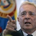 Justiça da Colômbia revoga condenação do ex-presidente Álvaro Uribe