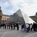 Louvre reabre as portas três dias após roubo de joias