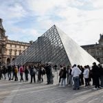 Louvre reabre as portas três dias após roubo de joias