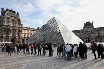Louvre reabre as portas três dias após roubo de joias