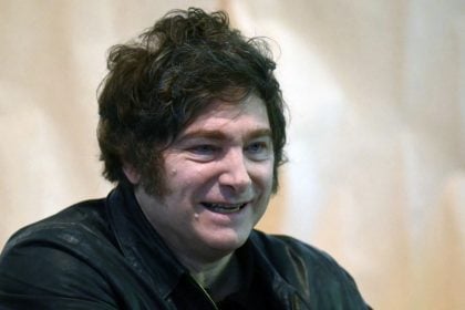 Milei se reúne com governadores em busca de apoio para reformas na Argentina