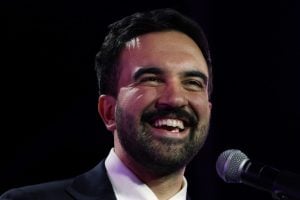 Quem é Zohran Mamdani, o 'socialista' muçulmano favorito à prefeitura de Nova York