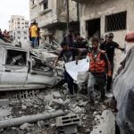 Novos bombardeios israelenses em Gaza deixam pelo menos 100 mortos