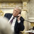 Diplomacia/ Toca o telefone