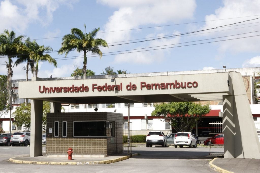 Juiz suspende edital da UFPE que previa vagas de medicina para sem-terras e quilombolas