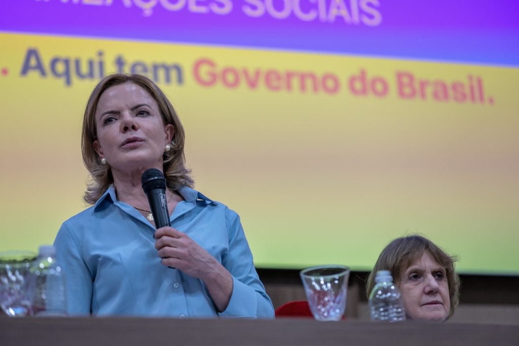 Gleisi alfineta Galípolo por Selic a 15%: ‘Está errado’