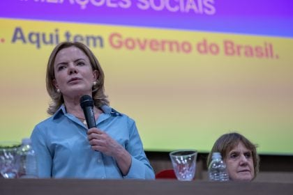Gleisi alfineta Galípolo por Selic a 15%: ‘Está errado’