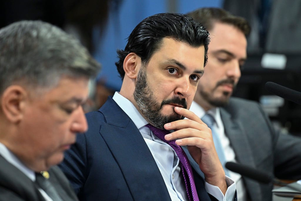 CPMI do INSS: Fernando Cavalcanti apela ao silêncio e parlamentares apontam negócios suspeitos