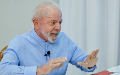 Lula critica ‘pequenez’ de União Brasil e PP e diz que não vai implorar apoio do Centrão