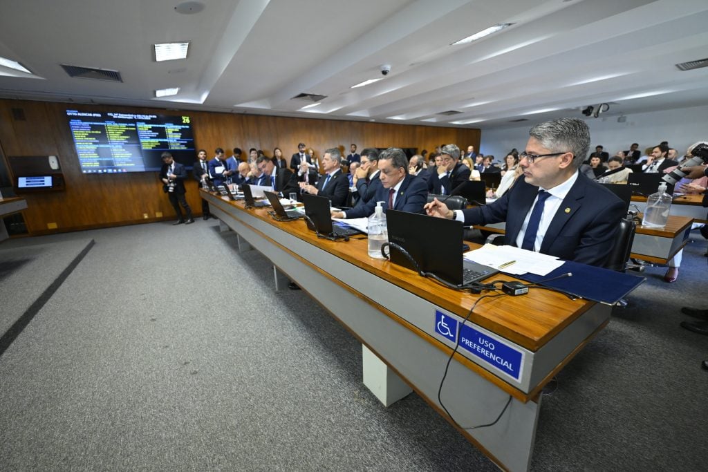 CCJ do Senado aprova pena maior para exploração sexual de crianças