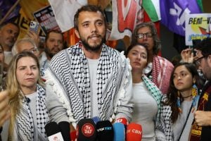 Ativista brasileiro Thiago Ávila, preso a caminho de Gaza, será interrogado em Israel