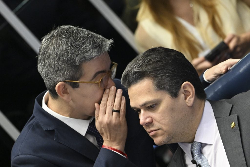 Davi Alcolumbre celebra autorização do Ibama para perfuração no Amapá