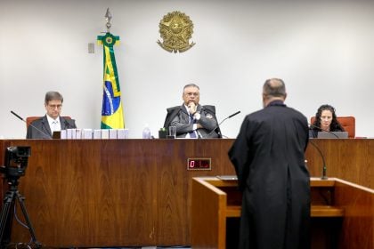 Dino suspende julgamento do núcleo 4 da trama golpista; retomada será na próxima terça-feira