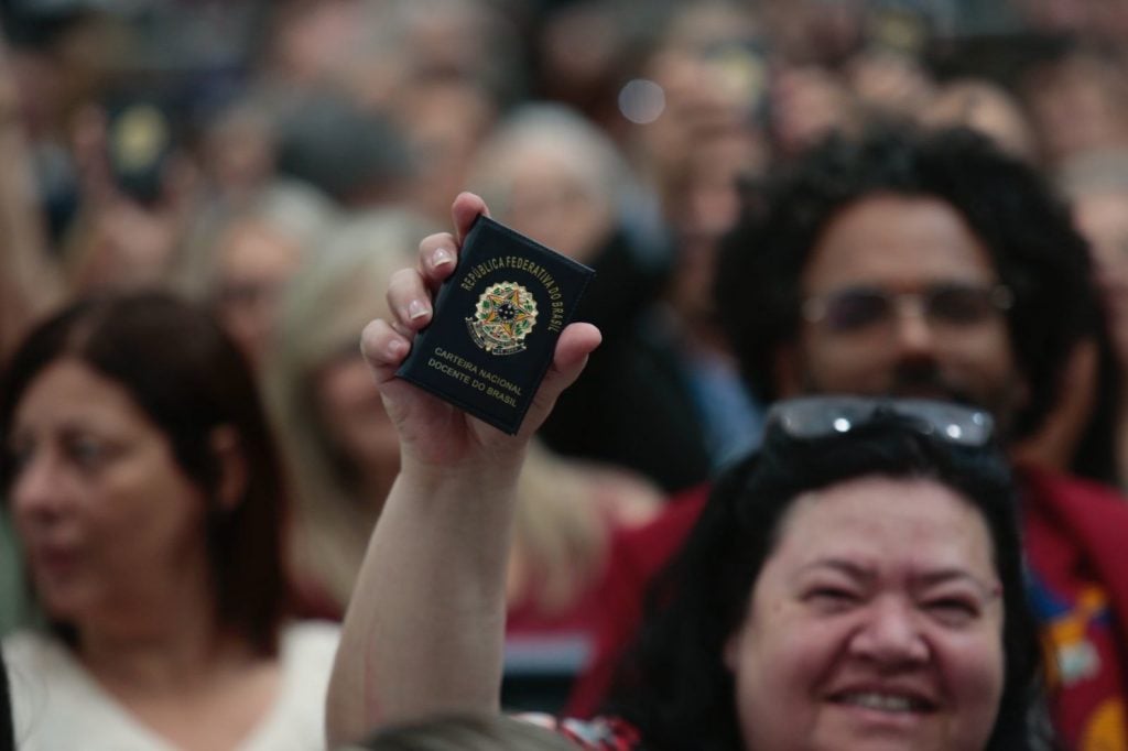 Saiba como solicitar a Carteira Nacional Docente do Brasil